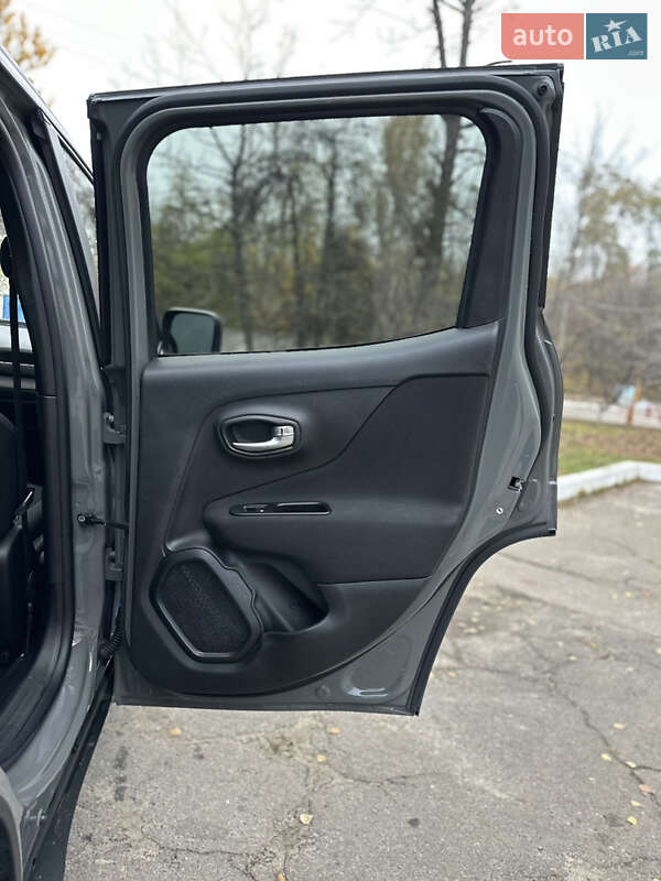 Позашляховик / Кросовер Jeep Renegade 2019 в Києві фото 17 Позашляховик / Кросовер Jeep Renegade 2019 в Києві