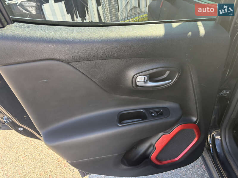 Позашляховик / Кросовер Jeep Renegade 2018 в Києві фото 10 Позашляховик / Кросовер Jeep Renegade 2018 в Києві