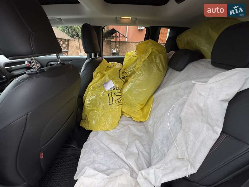 Внедорожник / Кроссовер Jeep Renegade 2016 в Виннице