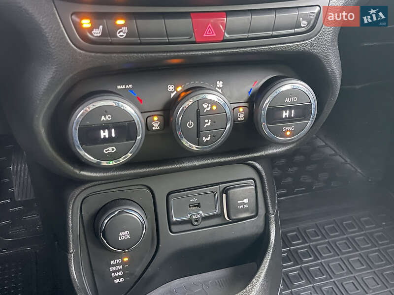 Внедорожник / Кроссовер Jeep Renegade 2015 в Киеве