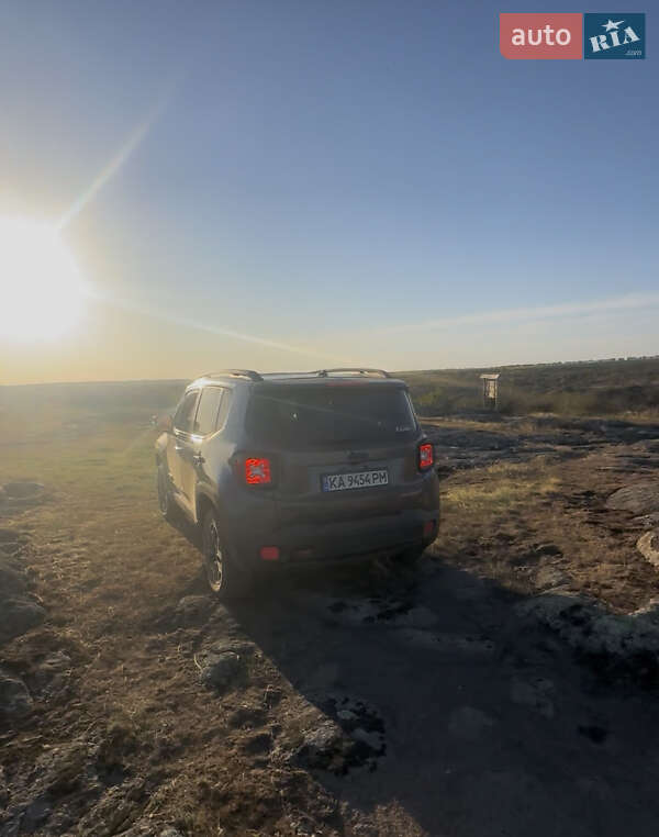 Внедорожник / Кроссовер Jeep Renegade 2016 в Киеве