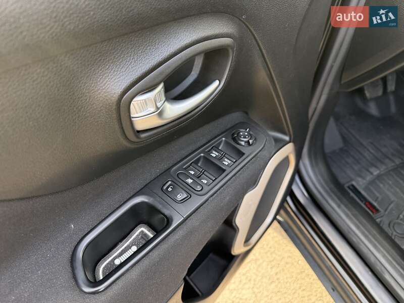 Позашляховик / Кросовер Jeep Renegade 2016 в Києві