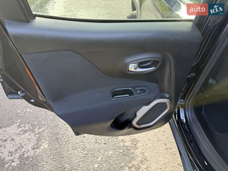 Позашляховик / Кросовер Jeep Renegade 2016 в Києві