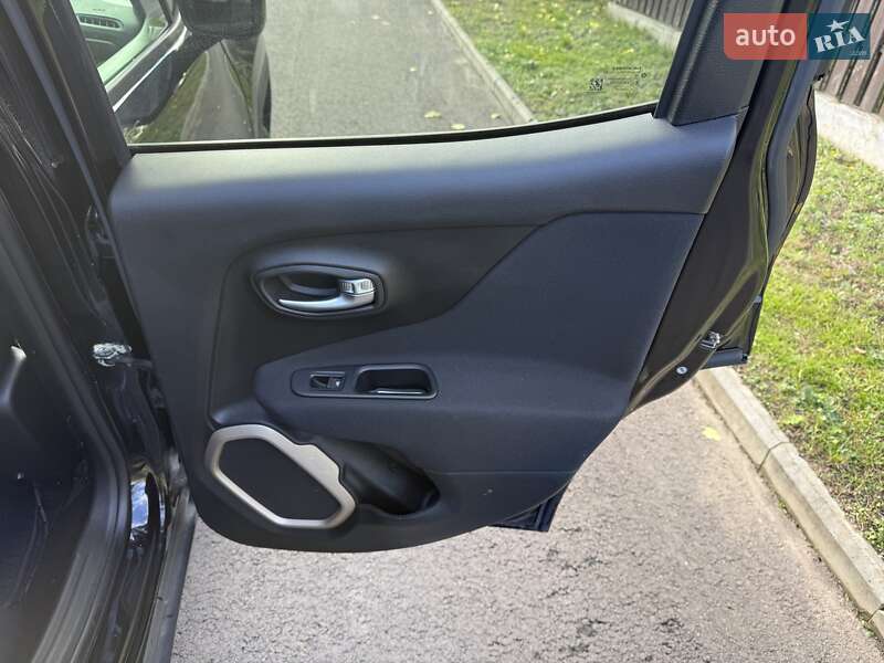 Позашляховик / Кросовер Jeep Renegade 2016 в Києві