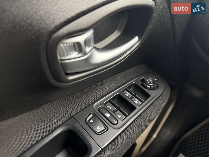 Позашляховик / Кросовер Jeep Renegade 2017 в Житомирі