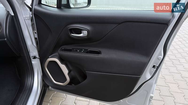 Внедорожник / Кроссовер Jeep Renegade 2015 в Тернополе фото 35 Внедорожник / Кроссовер Jeep Renegade 2015 в Тернополе