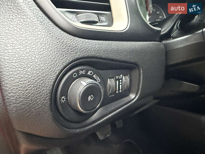 Позашляховик / Кросовер Jeep Renegade 2015 в Дніпрі фото 27 Позашляховик / Кросовер Jeep Renegade 2015 в Дніпрі