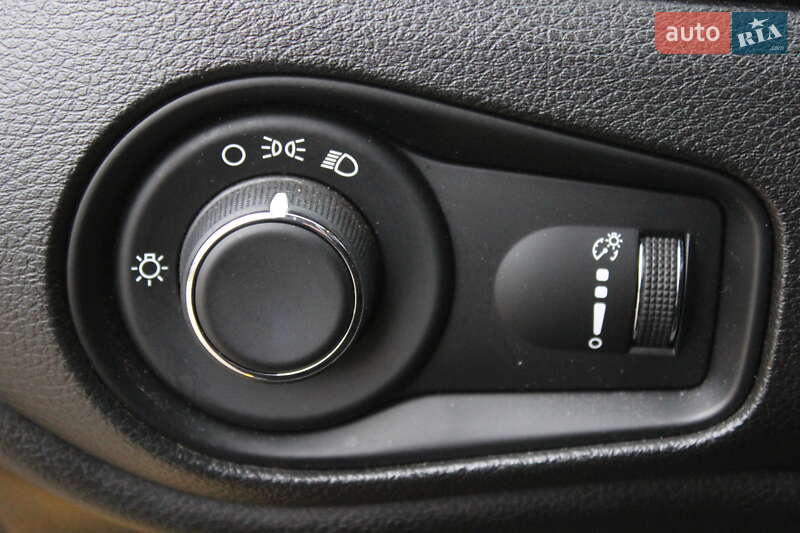 Позашляховик / Кросовер Jeep Renegade 2016 в Дніпрі фото 28 Позашляховик / Кросовер Jeep Renegade 2016 в Дніпрі