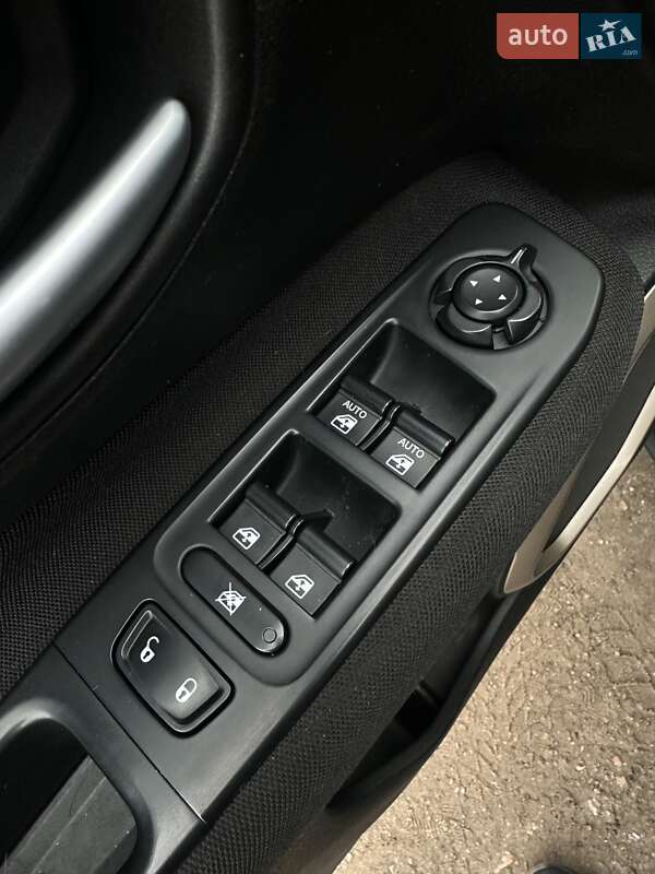 Внедорожник / Кроссовер Jeep Renegade 2016 в Сумах