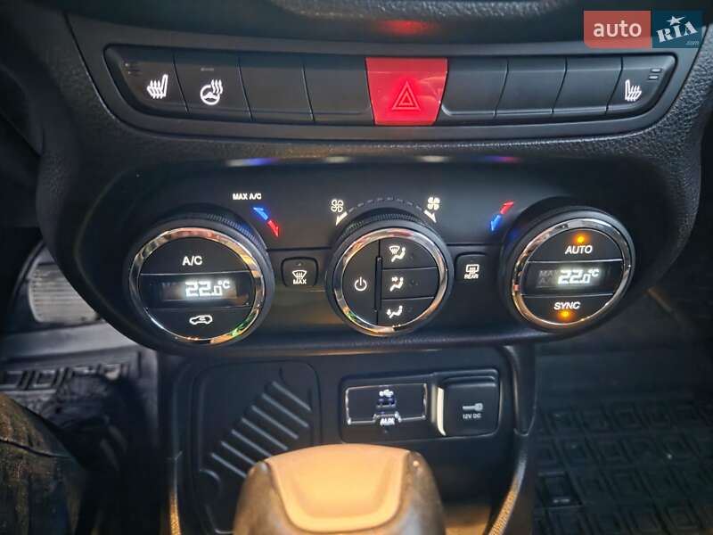 Внедорожник / Кроссовер Jeep Renegade 2015 в Львове