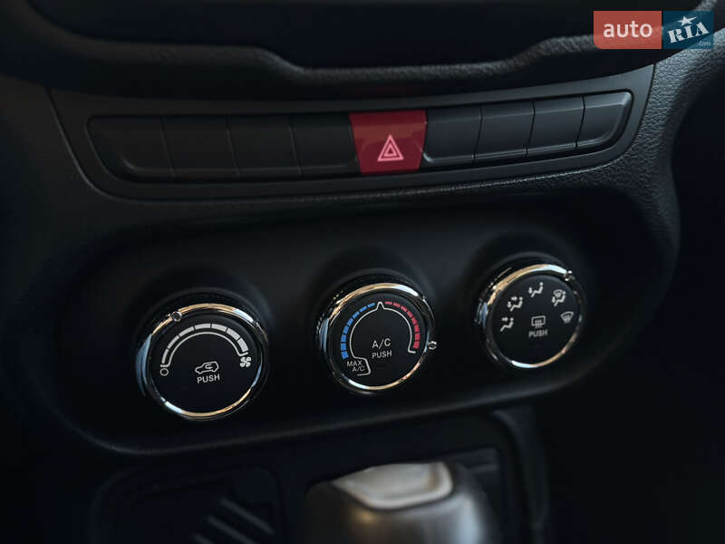 Внедорожник / Кроссовер Jeep Renegade 2015 в Киеве