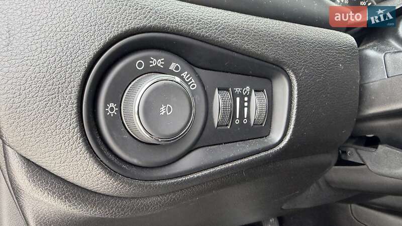 Внедорожник / Кроссовер Jeep Renegade 2016 в Киеве