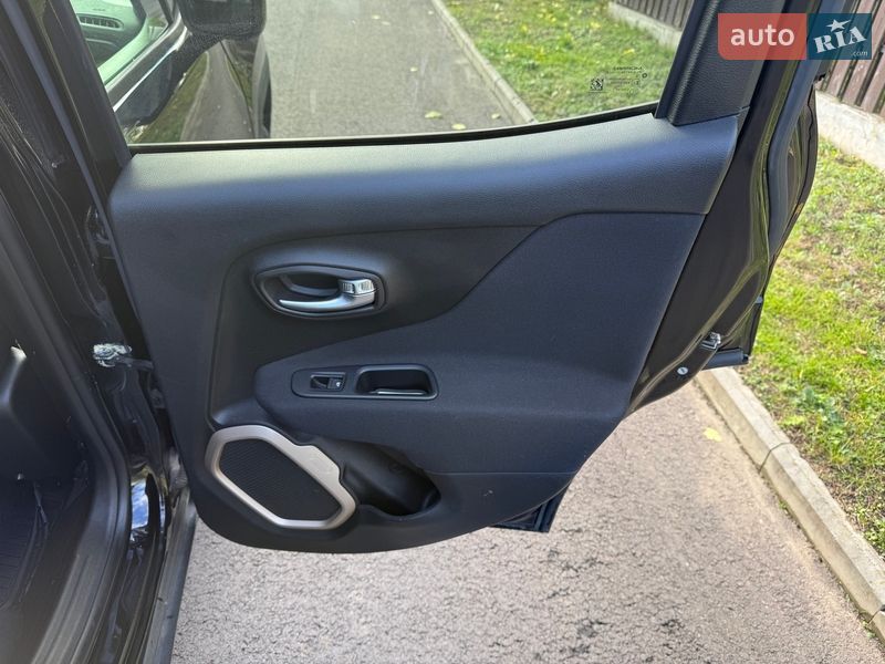 Внедорожник / Кроссовер Jeep Renegade 2016 в Киеве