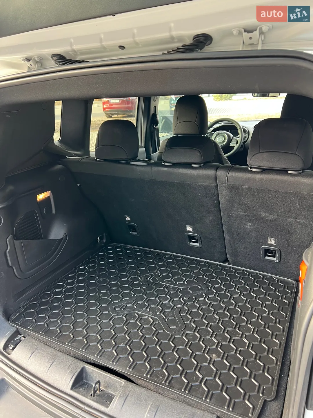 2020 Jeep Renegade - мініатюра 14