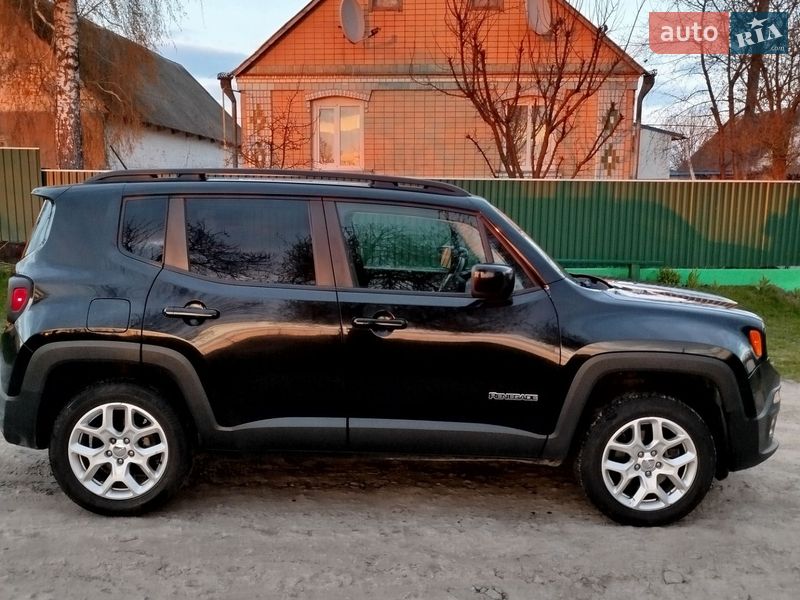 Внедорожник / Кроссовер Jeep Renegade 2016 в Ружине