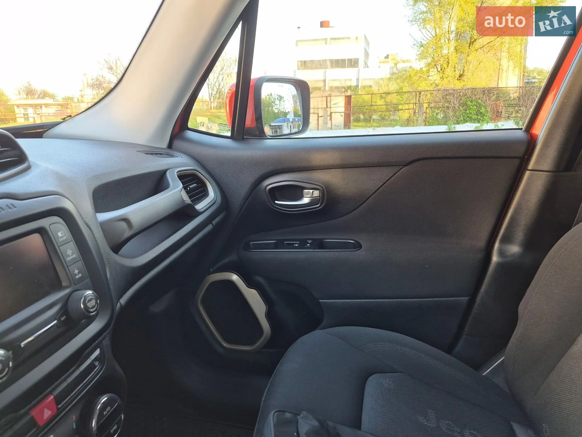 2015 Jeep Renegade - мініатюра 13