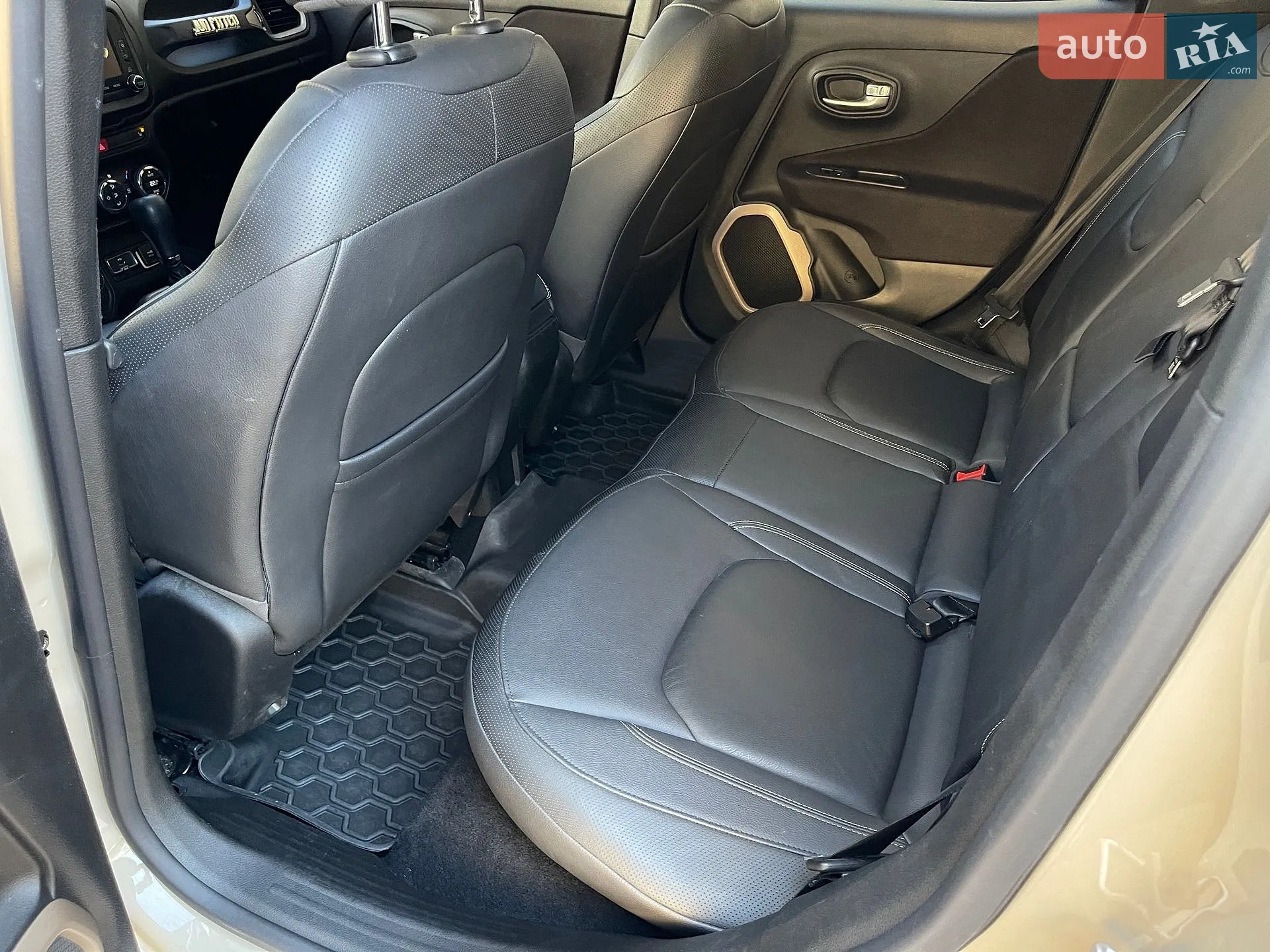 2015 Jeep Renegade - мініатюра 28