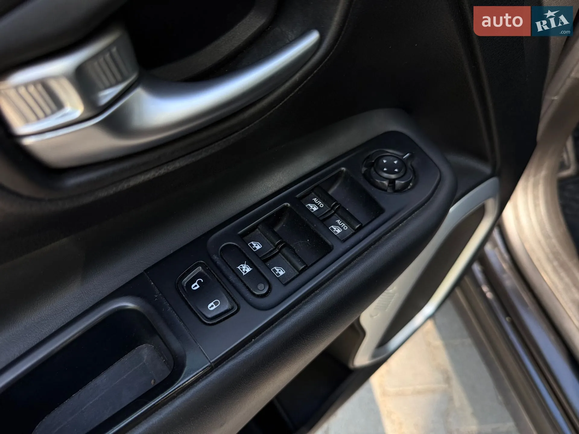 2016 Jeep Renegade - мініатюра 16