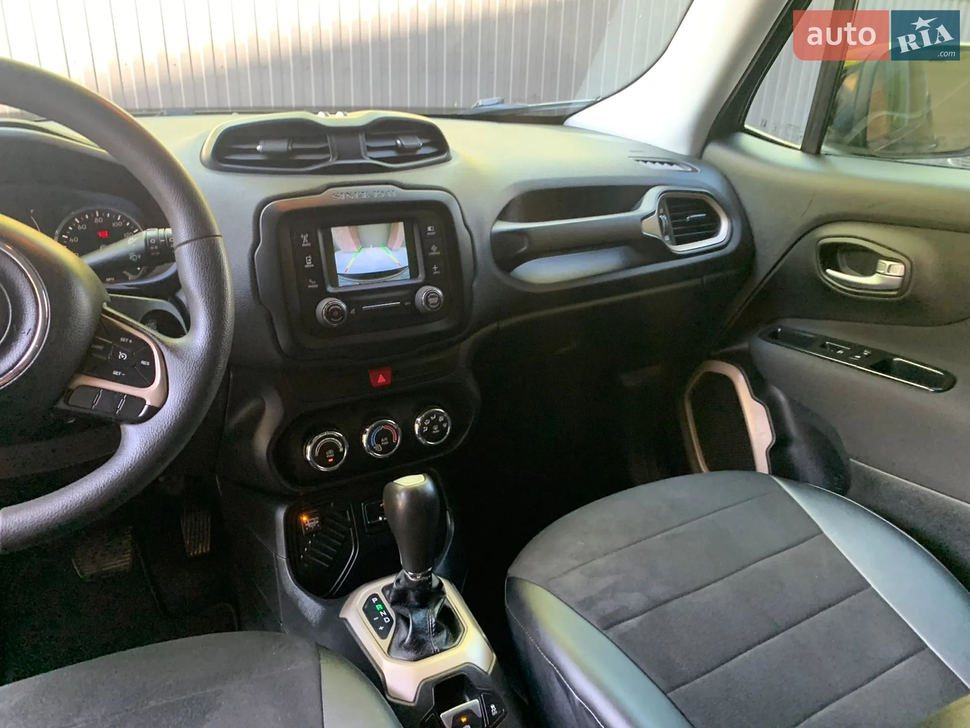2015 Jeep Renegade - мініатюра 17