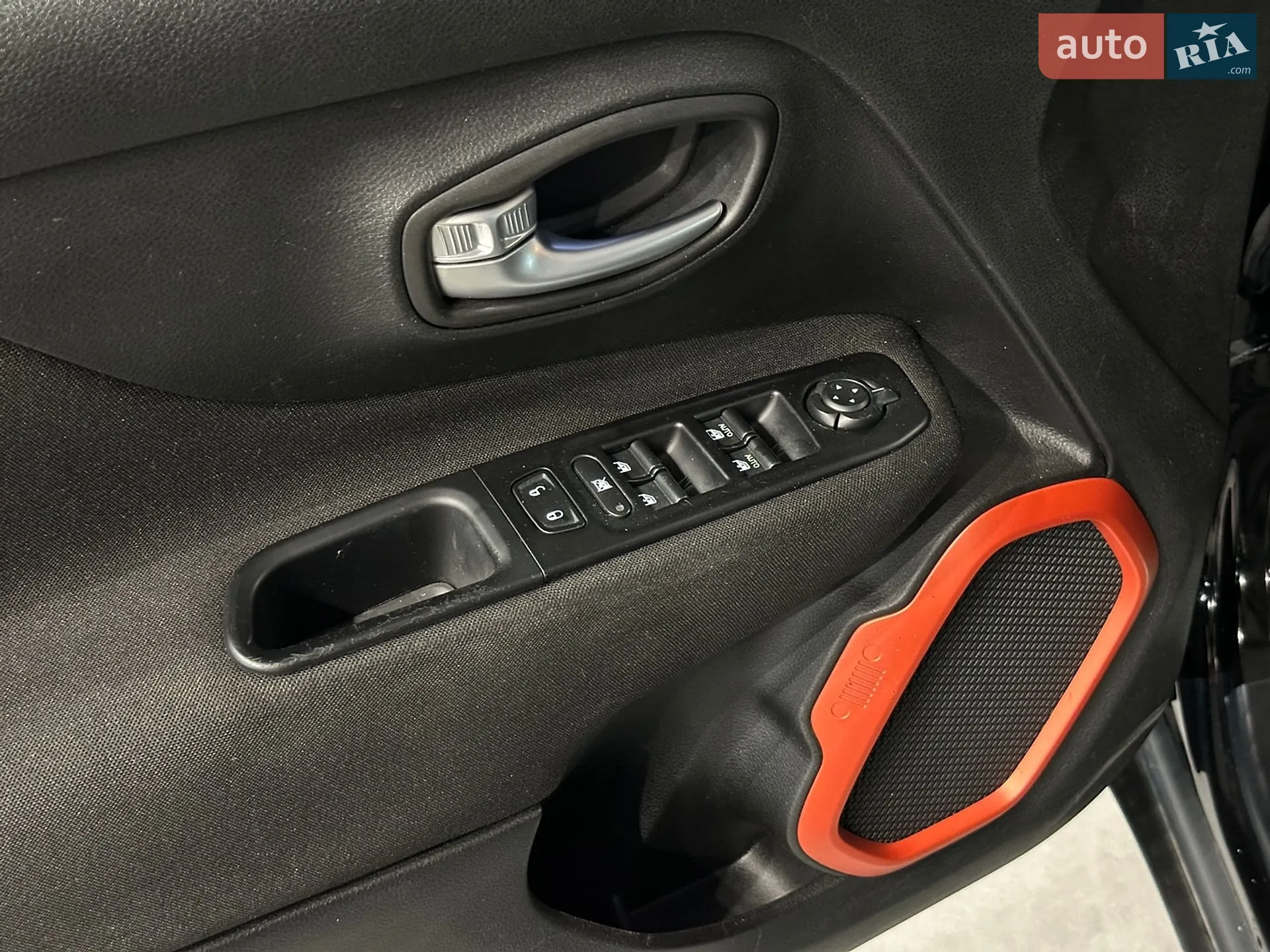 2015 Jeep Renegade - мініатюра 13
