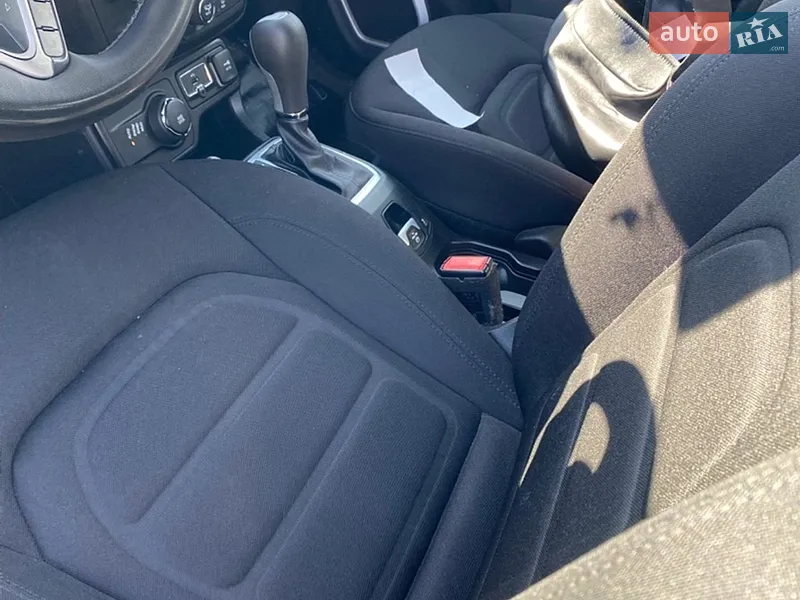 Jeep Renegade 2018 VIN ZACCJBBB2JPJ21979 фото оголошення 7 з 49