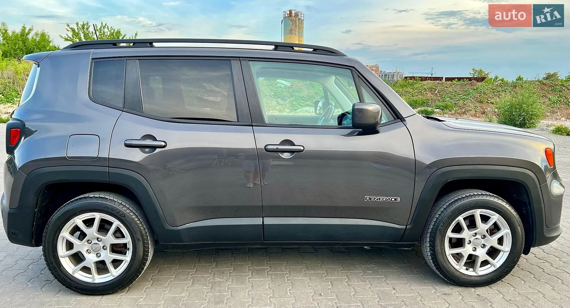 2020 Jeep Renegade - мініатюра 9