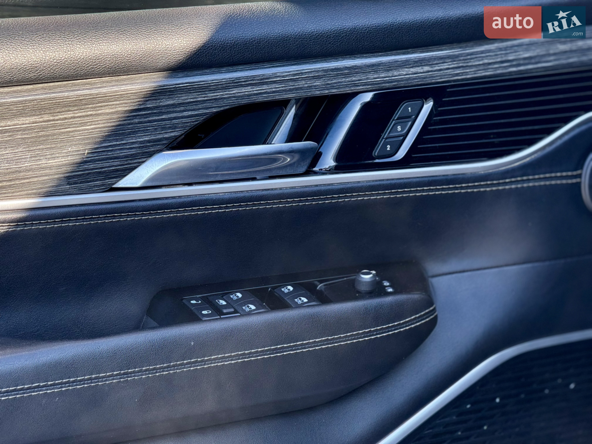2022 Jeep Grand Wagoneer - мініатюра 12