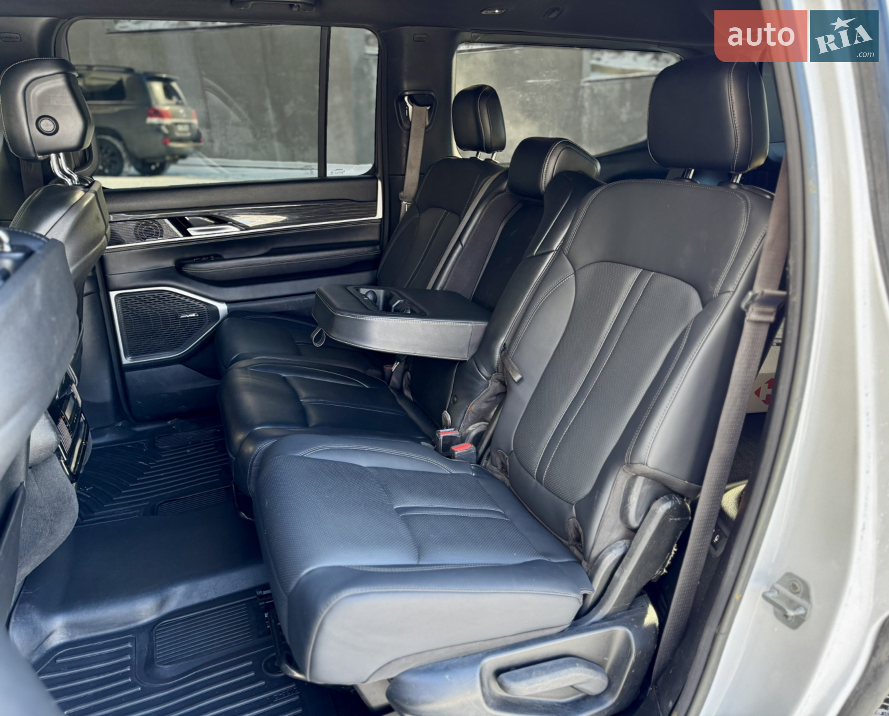 2022 Jeep Grand Wagoneer - мініатюра 15
