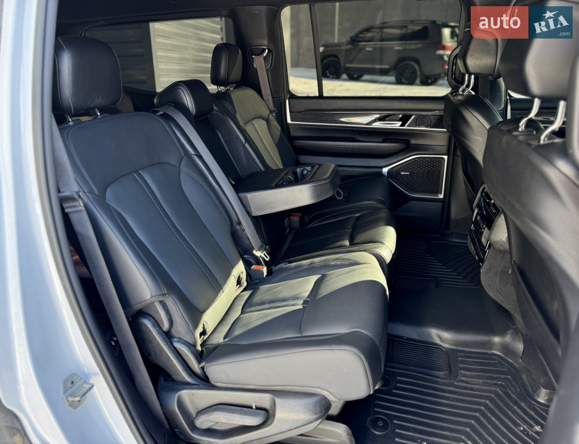 2022 Jeep Grand Wagoneer - мініатюра 17