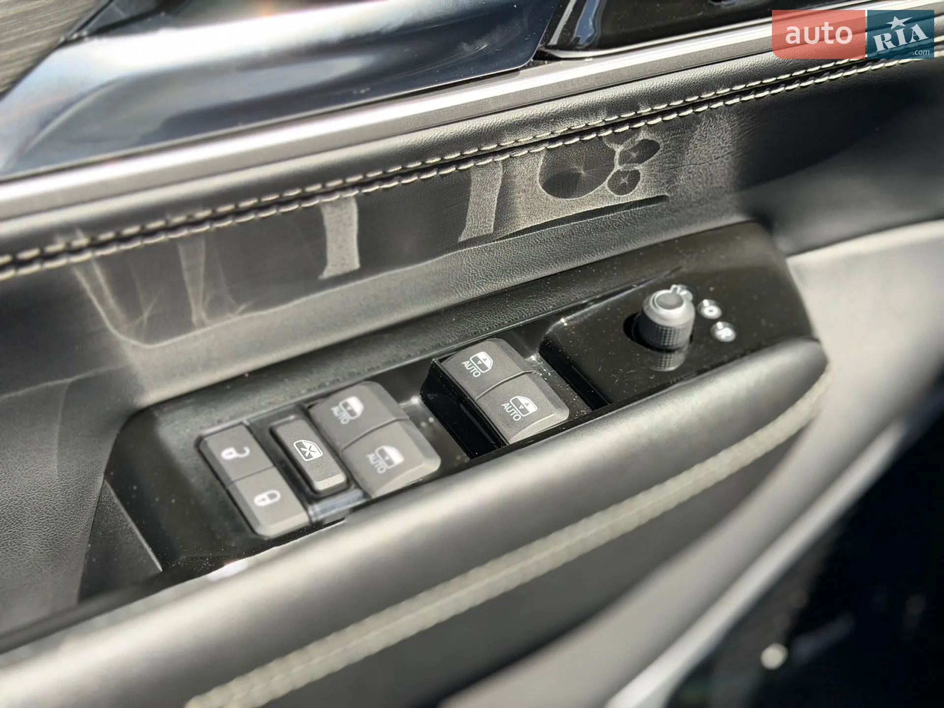 2021 Jeep Grand Wagoneer - мініатюра 22