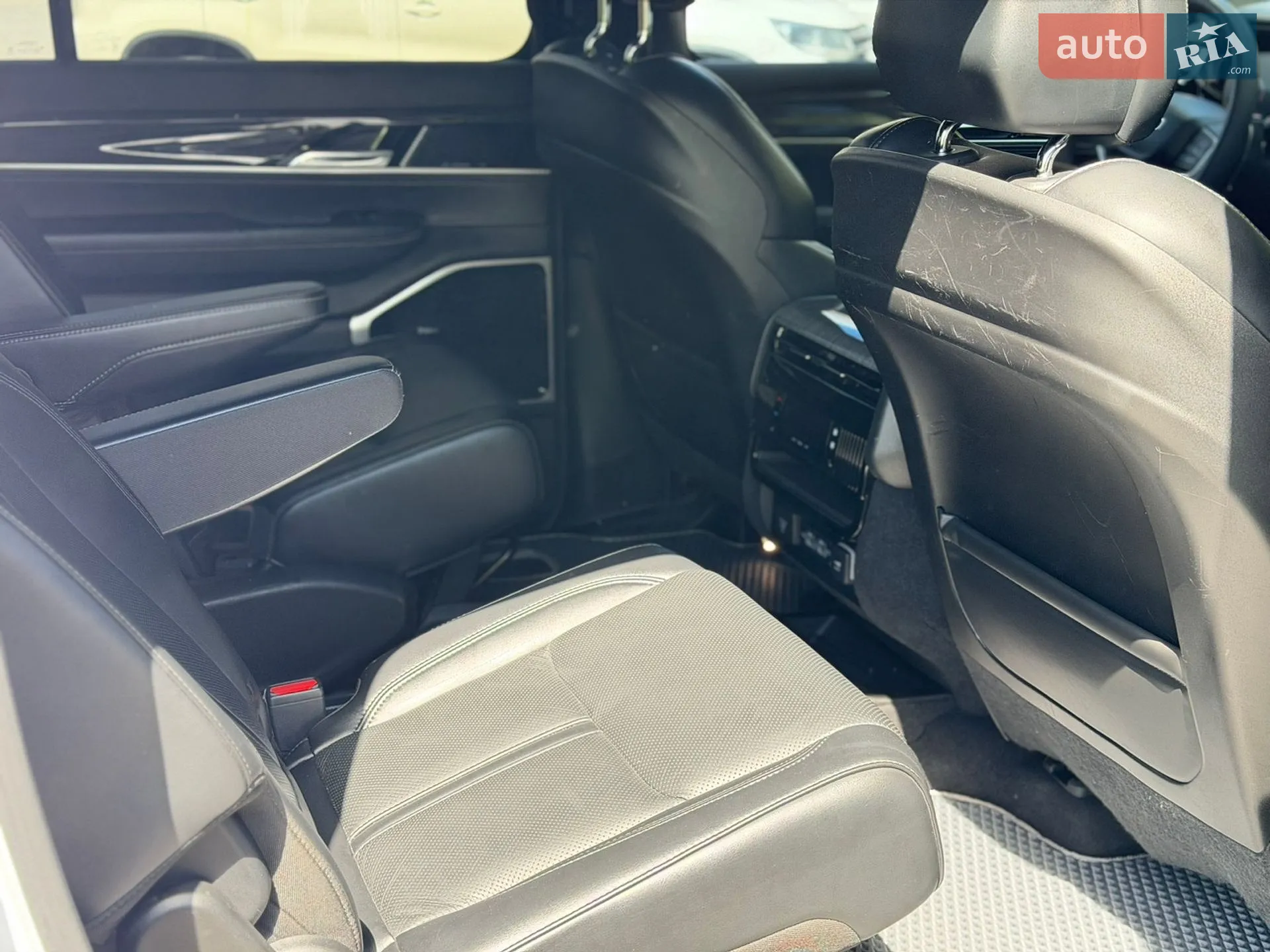 2021 Jeep Grand Wagoneer - мініатюра 40
