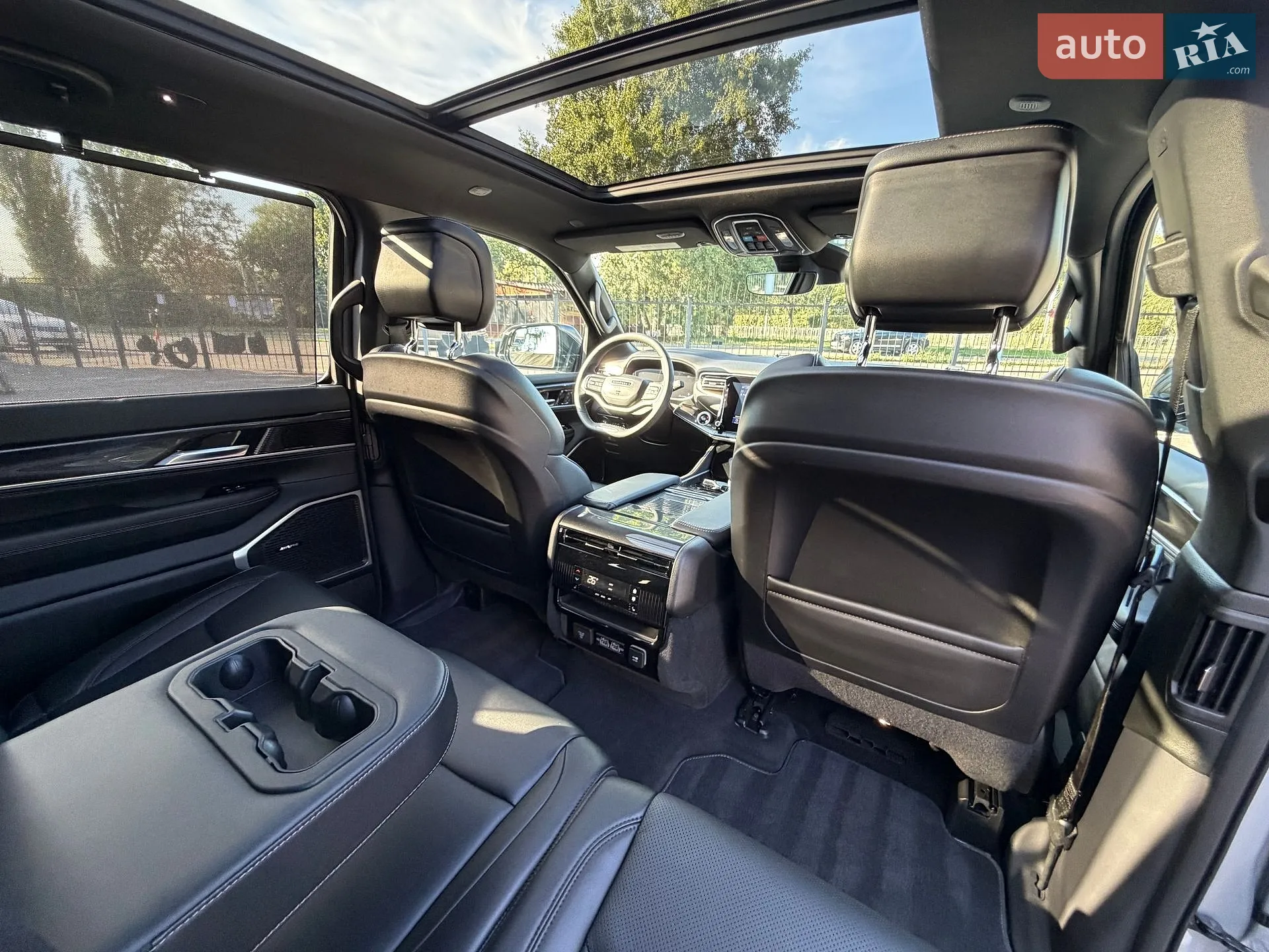 2023 Jeep Grand Wagoneer - мініатюра 41