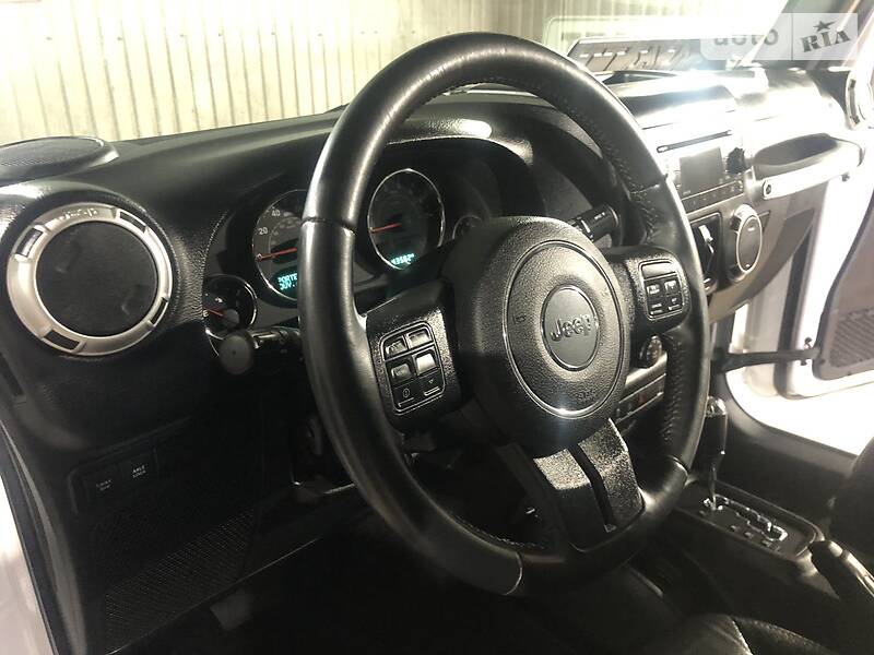 Позашляховик / Кросовер Jeep Wrangler 2015 в Києві