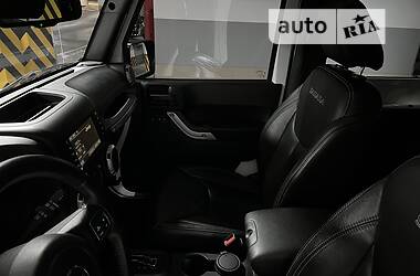 Внедорожник / Кроссовер Jeep Wrangler 2015 в 