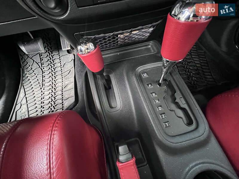 Внедорожник / Кроссовер Jeep Wrangler 2011 в Трускавце