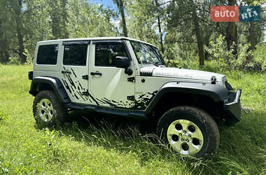 Внедорожник / Кроссовер Jeep Wrangler 2011 в 