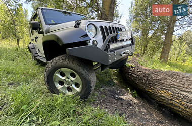 Внедорожник / Кроссовер Jeep Wrangler 2011 в 