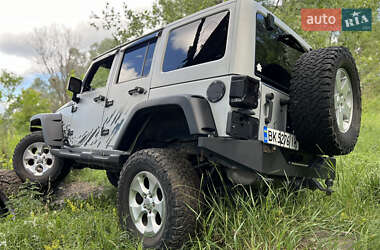 Внедорожник / Кроссовер Jeep Wrangler 2011 в 