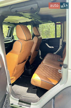 Внедорожник / Кроссовер Jeep Wrangler 2011 в 