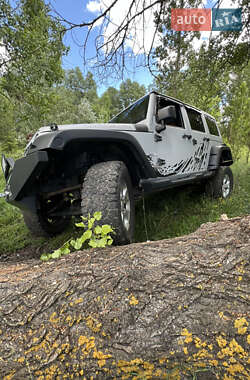 Внедорожник / Кроссовер Jeep Wrangler 2011 в 
