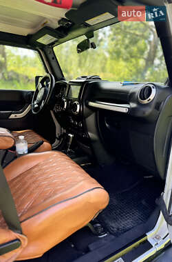 Внедорожник / Кроссовер Jeep Wrangler 2011 в 