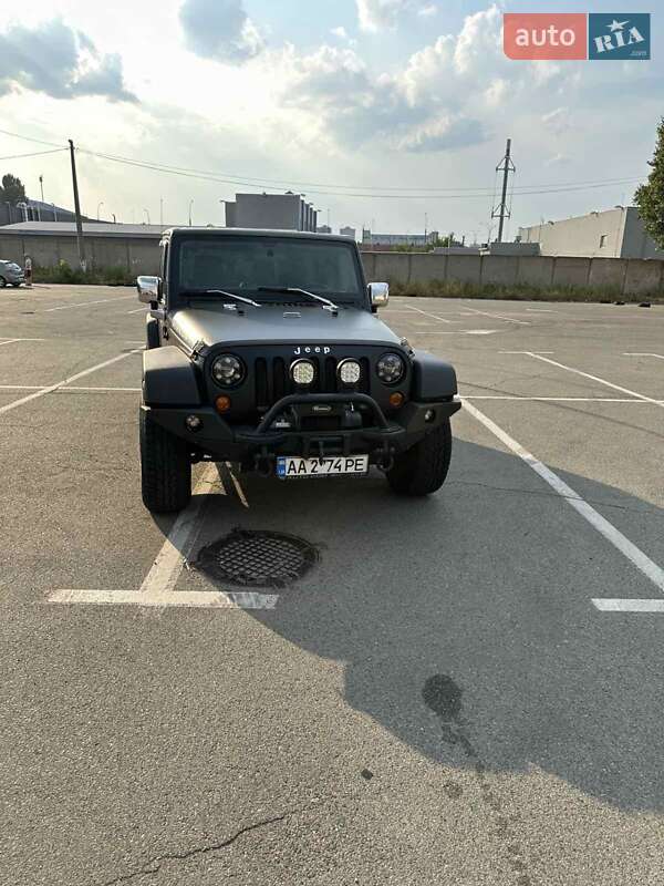 Внедорожник / Кроссовер Jeep Wrangler 2011 в Киеве