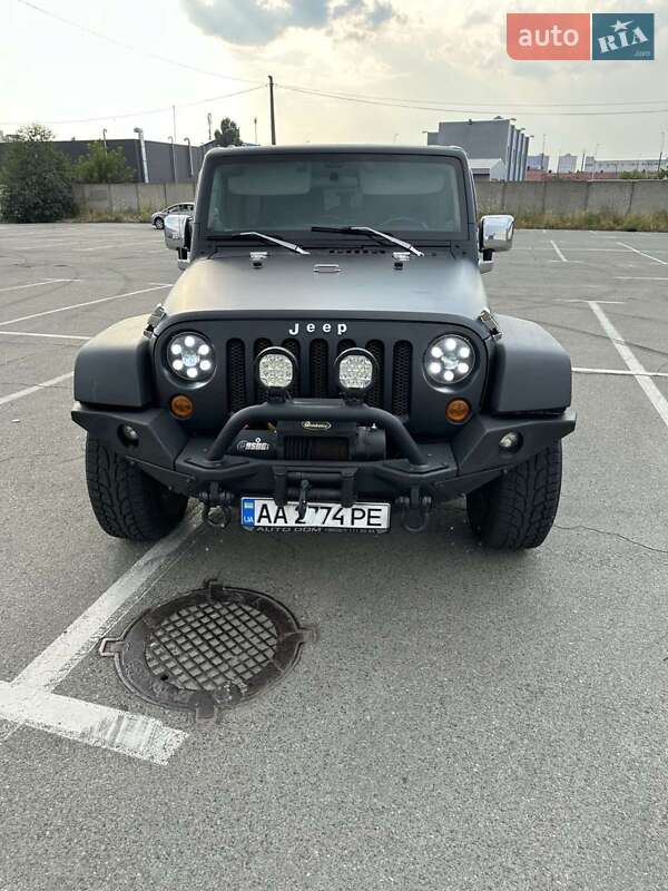 Внедорожник / Кроссовер Jeep Wrangler 2011 в Киеве