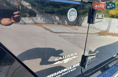 Внедорожник / Кроссовер Jeep Wrangler 2012 в 
