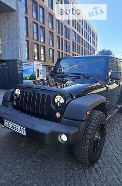 Внедорожник / Кроссовер Jeep Wrangler 2014 в Черновцах