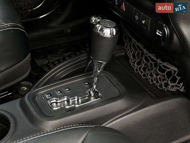 Внедорожник / Кроссовер Jeep Wrangler 2016 в Черновцах