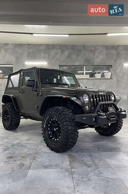 Внедорожник / Кроссовер Jeep Wrangler 2015 в 