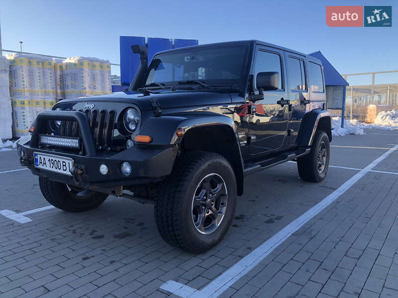 Внедорожник / Кроссовер Jeep Wrangler 2015 в Киеве