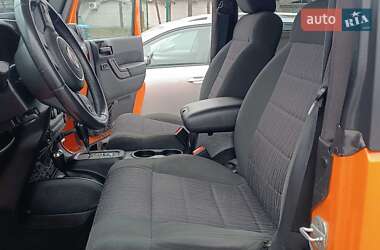 Внедорожник / Кроссовер Jeep Wrangler 2012 в 