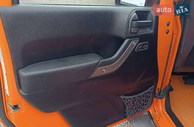 Внедорожник / Кроссовер Jeep Wrangler 2012 в 